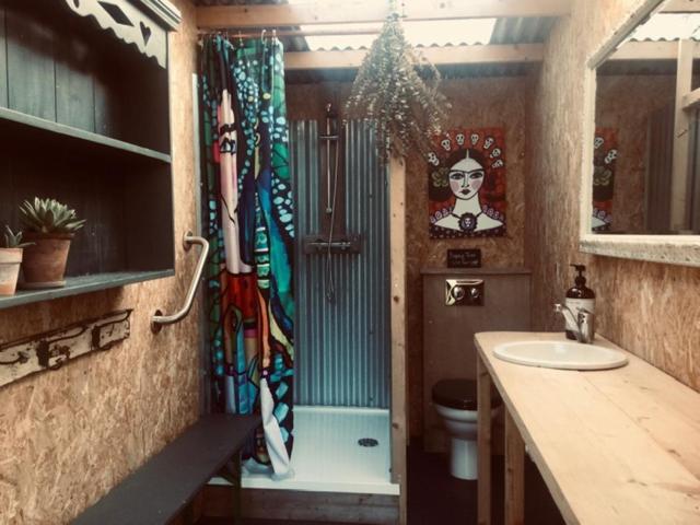 Отель The Oaks Glamping - Magpie Half Shepherds Hut Colkirk Экстерьер фото